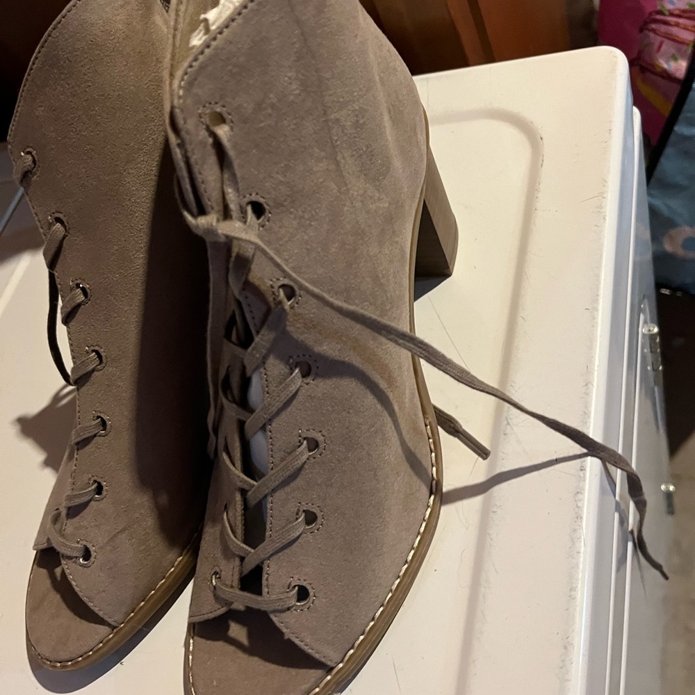 Heeled boots